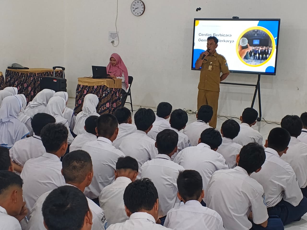 Roadshow Workshop Membaca Ke SMP Negeri 256 Jakarta